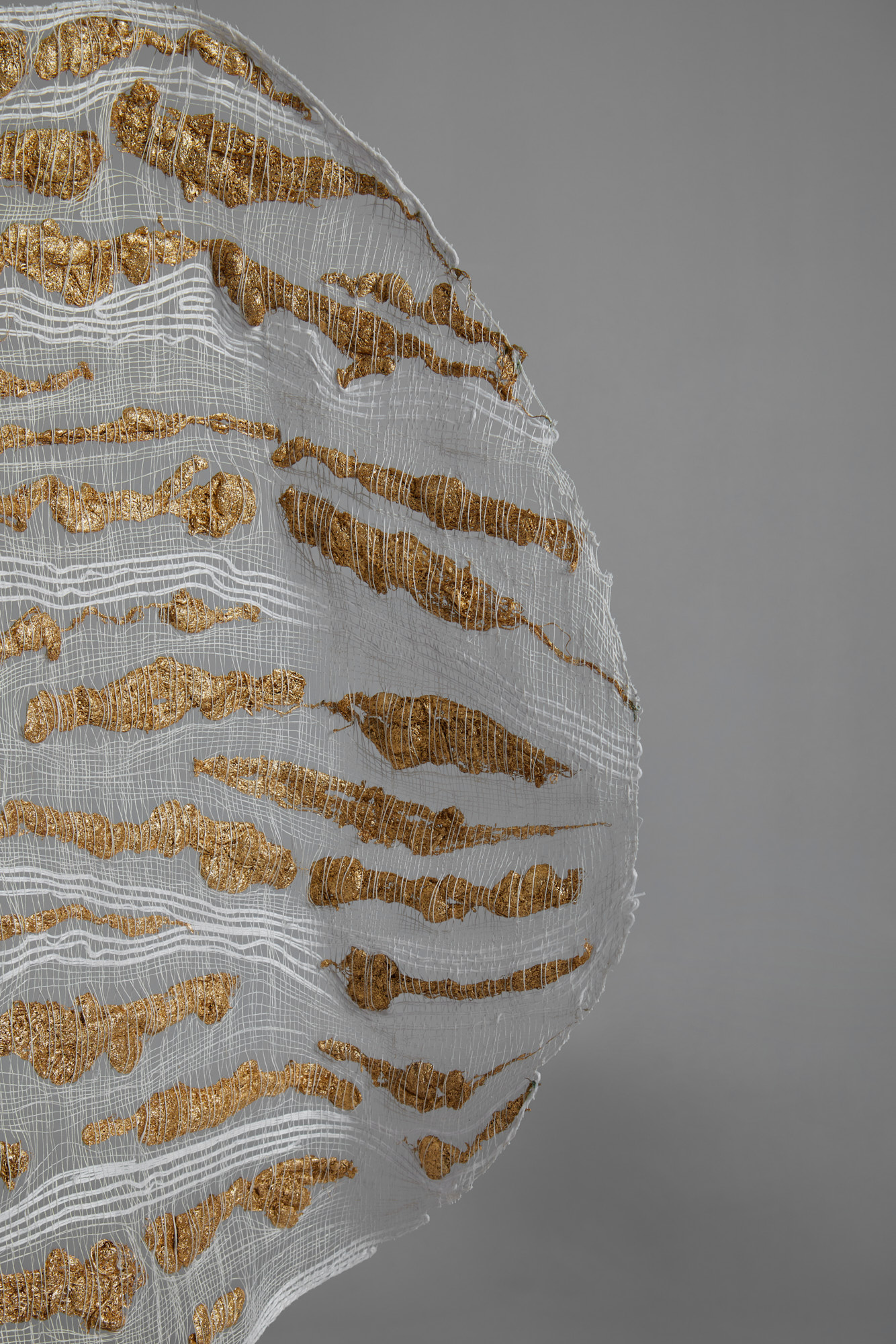 Il segreto dell'oro | Opera d'arte tessile di Annamaria Atturo